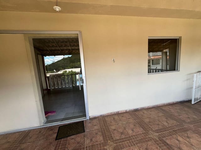 Casa 3 quartos e 2 banheiros, à venda, no bairro Jardim Bandeirantes I em Cataguases