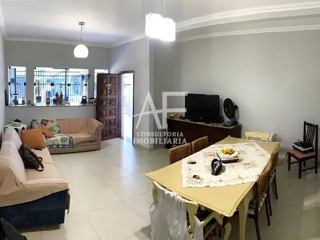 Casa com 169m² 3 quartos e 2 banheiros, à venda, no bairro Centro em Taubaté