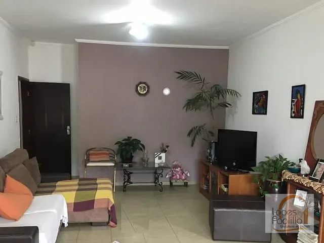 Casa com 390m² 3 quartos e 2 banheiros, à venda, no bairro Centro em Atibaia