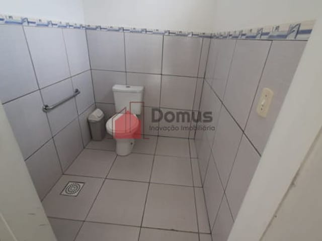 Casa com 500m², à venda, no bairro Parque Shangrilá em Pindamonhangaba