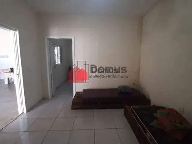Casa com 500m², à venda, no bairro Parque Shangrilá em Pindamonhangaba