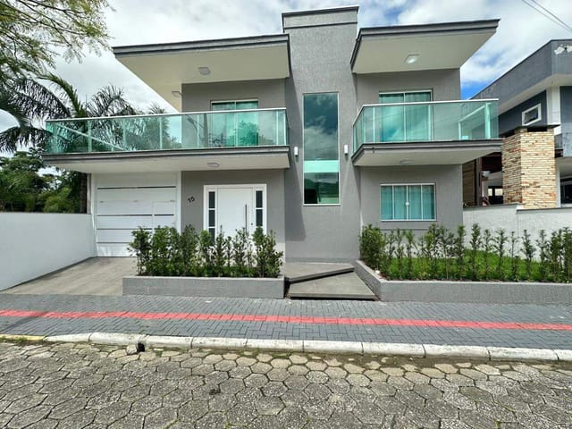 Casa com 250m² 4 quartos e 4 banheiros, à venda, no bairro Casa Branca em Itapema