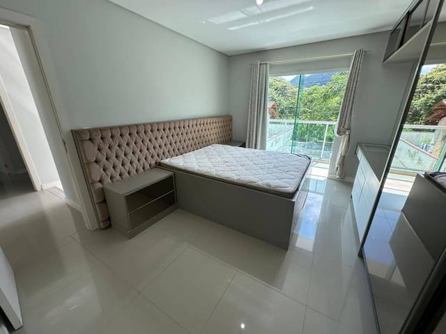 Casa com 250m² 4 quartos e 4 banheiros, à venda, no bairro Casa Branca em Itapema