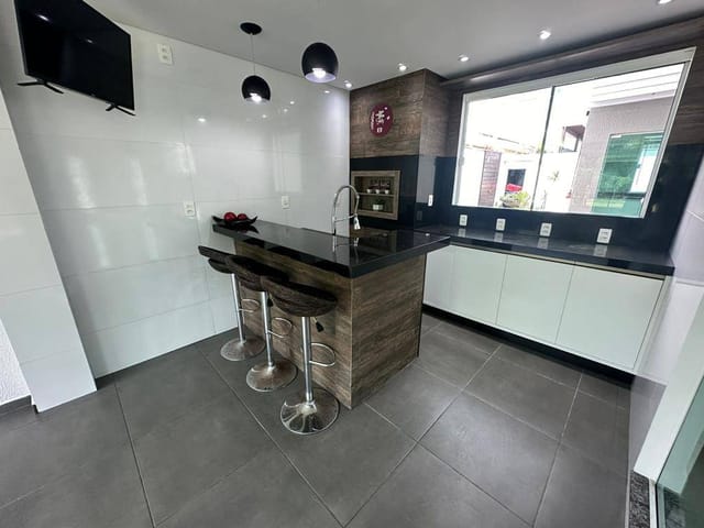 Casa com 250m² 4 quartos e 4 banheiros, à venda, no bairro Casa Branca em Itapema