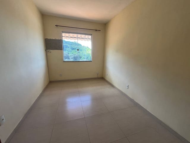 Casa 2 quartos e 2 banheiros, à venda ou para alugar, no bairro Jardim Bandeirantes I em Cataguases