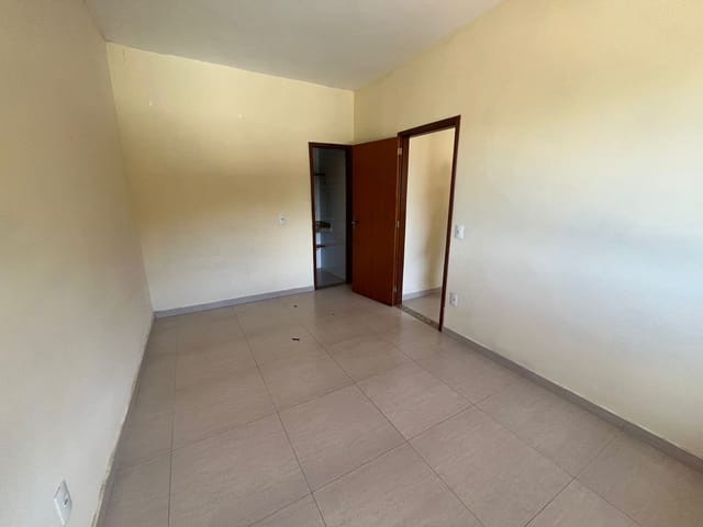 Casa 2 quartos e 2 banheiros, à venda ou para alugar, no bairro Jardim Bandeirantes I em Cataguases