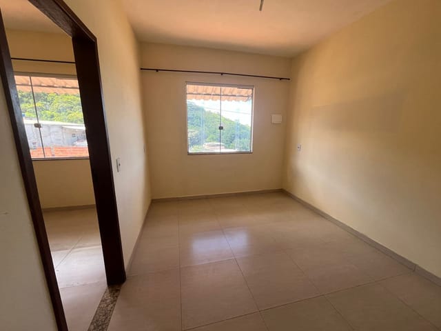 Casa 2 quartos e 2 banheiros, à venda ou para alugar, no bairro Jardim Bandeirantes I em Cataguases