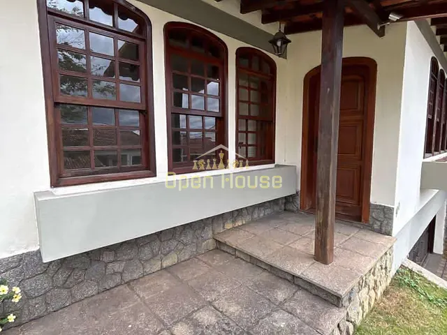 Casa 4 quartos e 6 banheiros, à venda, no bairro Jardim Amália em Volta Redonda