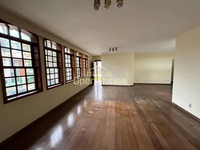 Casa 4 quartos e 6 banheiros, à venda, no bairro Jardim Amália em Volta Redonda
