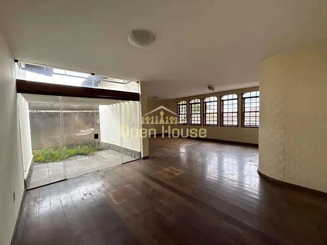 Casa 4 quartos e 6 banheiros, à venda, no bairro Jardim Amália em Volta Redonda