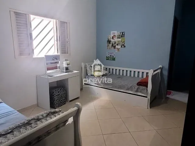 Casa 3 quartos e 2 banheiros, à venda ou para alugar, no bairro Parque São Luís em Taubaté