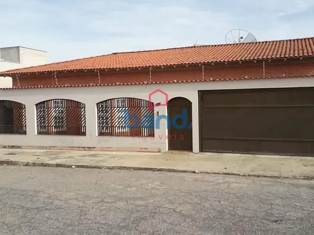 Casa com 1200m² 4 quartos e 4 banheiros, à venda, no bairro Vila Alcala em Porto Feliz