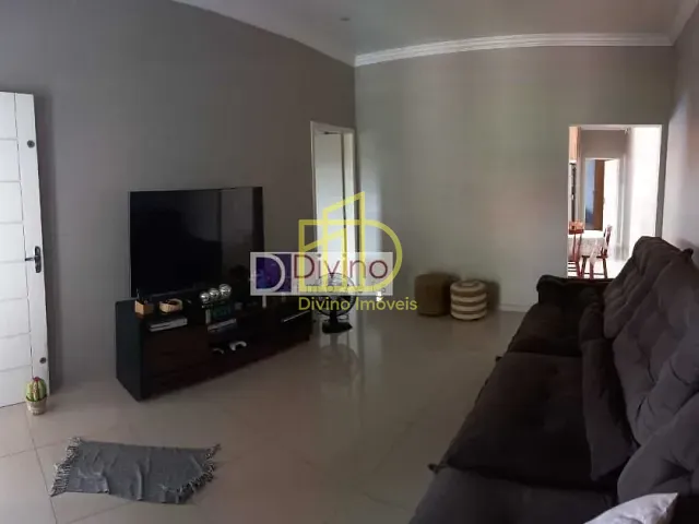 Casa com 250m² 3 quartos e 1 banheiro, à venda, no bairro Jardim Marilú em Itanhaém