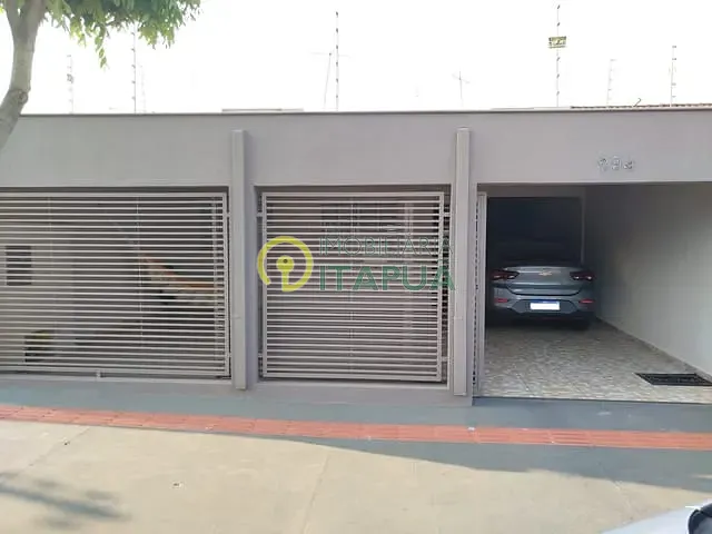 Casa com 200m² 3 quartos e 3 banheiros, à venda, no bairro Vânia em Londrina