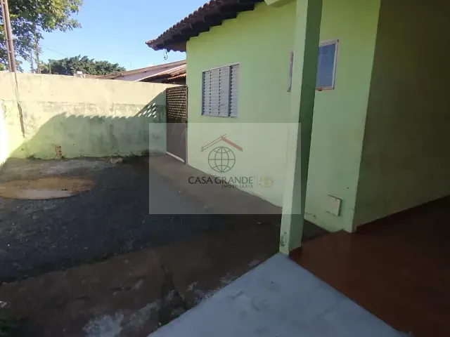 Casa 3 quartos e 2 banheiros, para alugar, no bairro Jardim Novo Horizonte em Rolândia