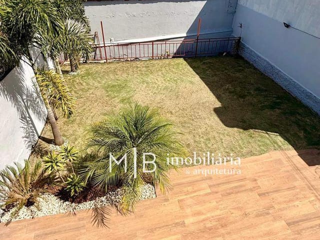 Casa com 340m² 3 quartos e 2 banheiros, à venda ou para alugar, no bairro Vila Vera Cruz em Lavras