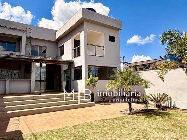 Casa com 340m² 3 quartos e 2 banheiros, à venda ou para alugar, no bairro Vila Vera Cruz em Lavras
