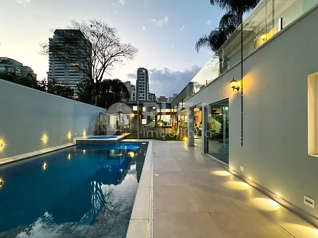 Casa com 750m² 5 quartos e 7 banheiros, à venda, no bairro Campo Belo em São Paulo