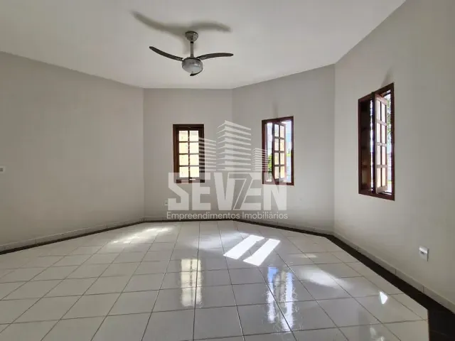 Casa com 360m² 3 quartos e 5 banheiros, à venda, no bairro Quinta Ranieri em Bauru