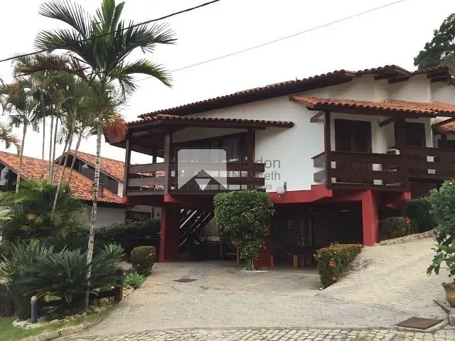 Casa com 550m² 3 quartos e 3 banheiros, à venda, no bairro Piratininga em Niterói