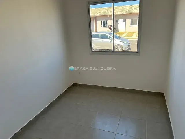 Casa com 100m² 2 quartos e 1 banheiro, para alugar, no bairro Garden RNI em Bady Bassitt