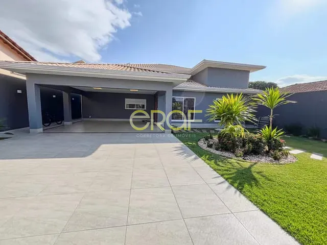 Casa com 590m² 4 quartos e 4 banheiros, à venda, no bairro Centro em Formosa