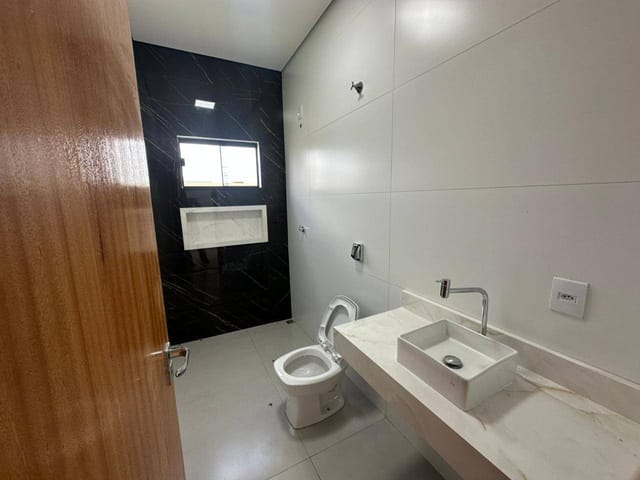 Casa com 330m² 2 quartos e 1 banheiro, à venda, no bairro Parque Amazonas em Sinop