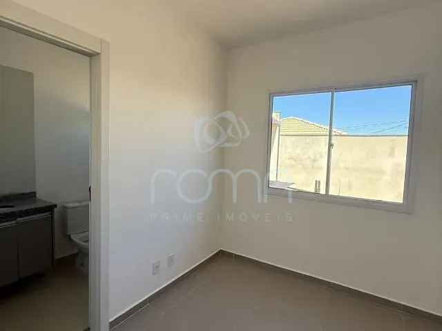 Casa 3 quartos e 2 banheiros, para alugar, no bairro RNI Versalhes em Bady Bassitt