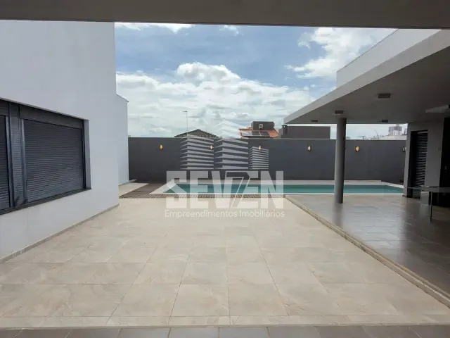 Casa com 630m² 4 quartos e 5 banheiros, à venda, no bairro Residencial Villaggio em Bauru