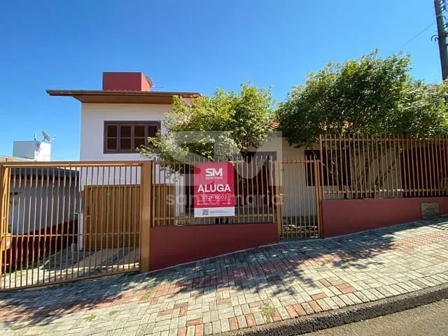 Casa 3 quartos e 2 banheiros, para alugar, no bairro Universitário em Chapecó