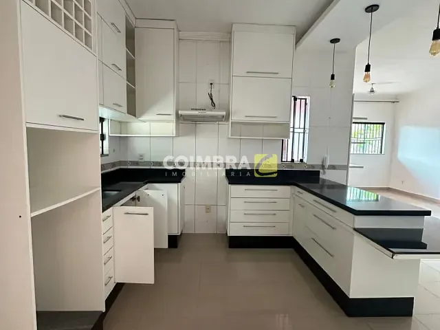 Casa com 278m² 4 quartos e 3 banheiros, para alugar, no bairro Floresta em Santarém