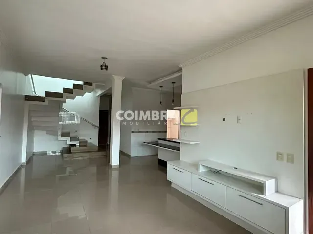 Casa com 278m² 4 quartos e 3 banheiros, para alugar, no bairro Floresta em Santarém