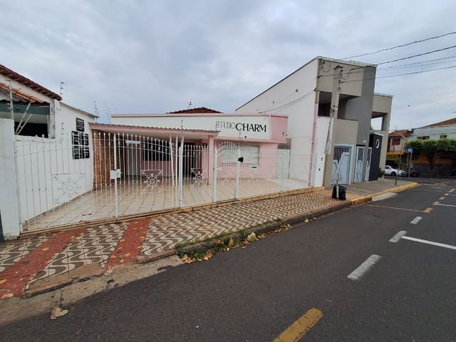 Casa com 230m² 3 quartos e 1 banheiro, à venda, no bairro Centro em Birigüi
