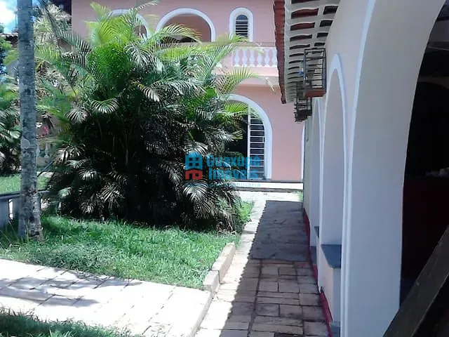 Casa com 1000m², à venda, no bairro CENTRO em GUARANÉSIA