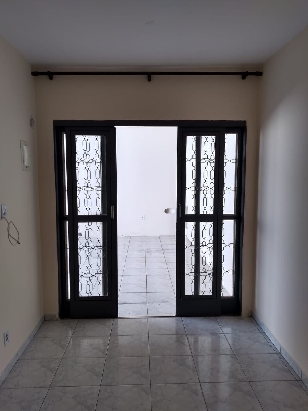 Casa para alugar com 2 quartos, 100m² - Foto 2