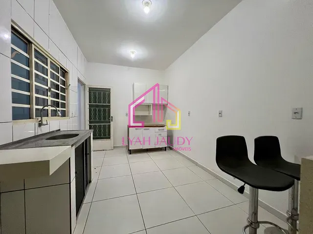 Casa com 90m² 2 quartos e 2 banheiros, para alugar, no bairro Jardim Kennedy em Cuiabá