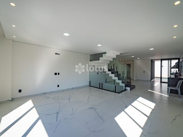 Casa com 175m² 3 quartos e 4 banheiros, à venda ou para alugar, no bairro Portais (Polvilho) em Cajamar