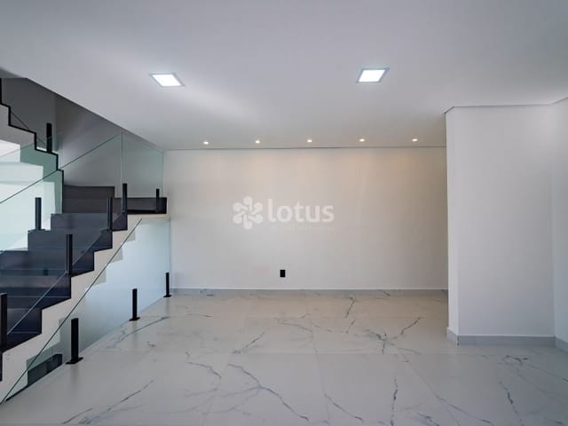 Casa com 175m² 3 quartos e 4 banheiros, à venda ou para alugar, no bairro Portais (Polvilho) em Cajamar