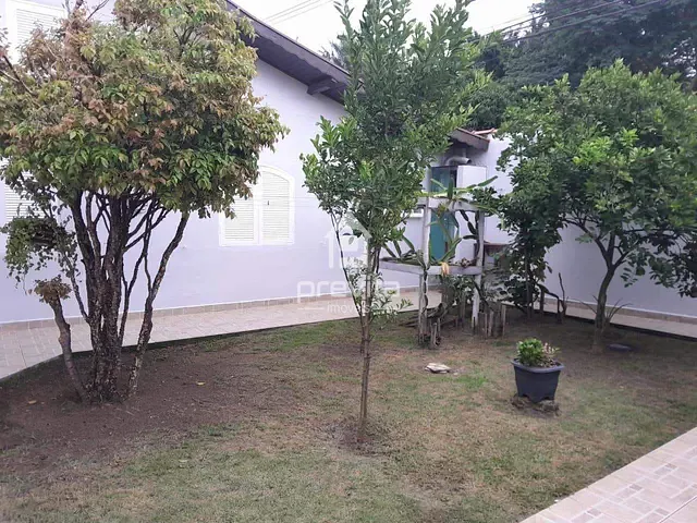 Casa com 310m² 3 quartos e 2 banheiros, à venda, no bairro Jardim Independência em Taubaté