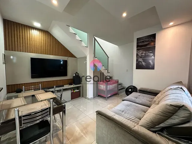 Casa 2 quartos e 2 banheiros, à venda, no bairro Cândida Ferreira em Contagem