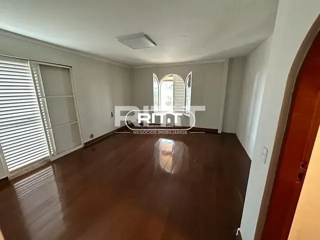 Casa com 1000m² 15 quartos e 2 banheiros, para alugar, no bairro Parque Taquaral em Campinas