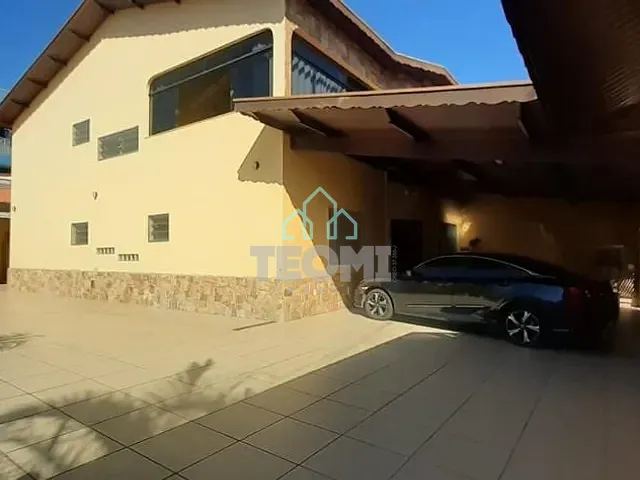 Casa com 500m² 4 quartos e 3 banheiros, à venda, no bairro Parque São Cristóvão em Taubaté