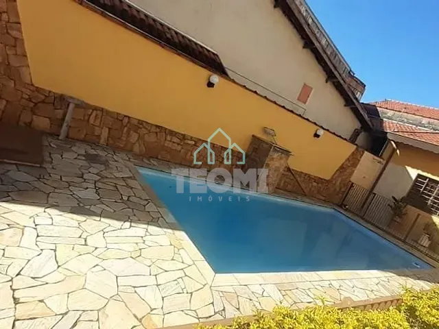 Casa com 500m² 4 quartos e 3 banheiros, à venda, no bairro Parque São Cristóvão em Taubaté