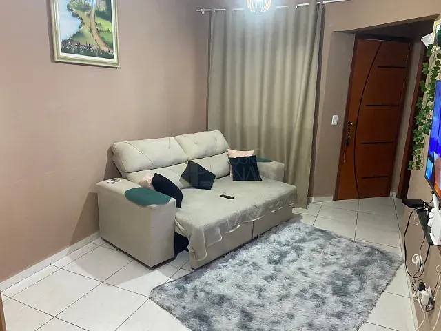Casa com 138m² 2 quartos e 1 banheiro, à venda, no bairro Loteamento Residencial Villágio Di Roma em Apucarana