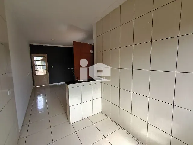 Casa 2 quartos e 1 banheiro, para alugar, no bairro Jardim Europa em Rolândia