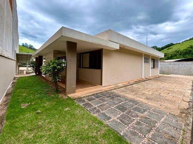 Casa com 1157m² 4 quartos e 2 banheiros, à venda ou para alugar, no bairro Popular em Cataguases