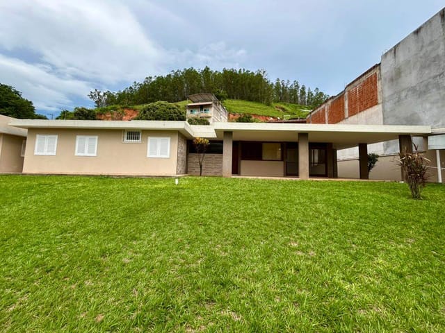 Casa com 1157m² 4 quartos e 2 banheiros, à venda ou para alugar, no bairro Popular em Cataguases
