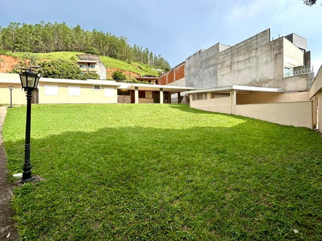 Casa com 1157m² 4 quartos e 2 banheiros, à venda ou para alugar, no bairro Popular em Cataguases