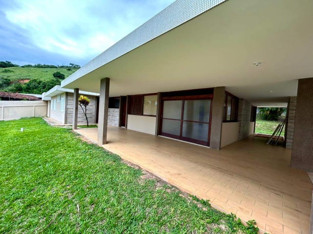 Casa com 1157m² 4 quartos e 2 banheiros, à venda ou para alugar, no bairro Popular em Cataguases