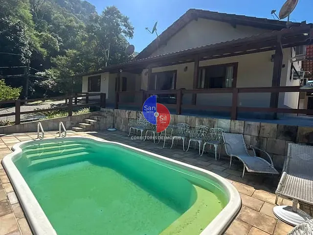 Casa 3 quartos e 4 banheiros, para alugar, no bairro Cantagalo em Guapimirim